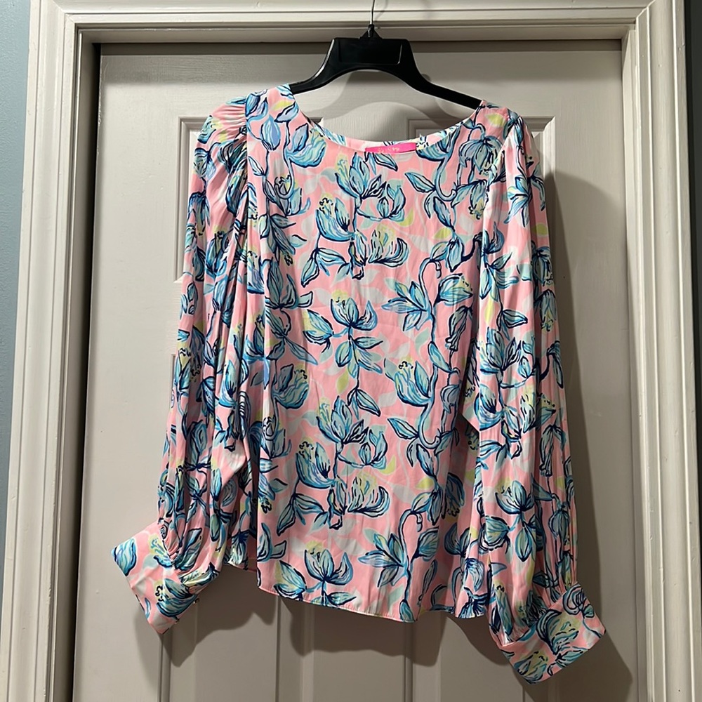 NWOT Lilly Blouse